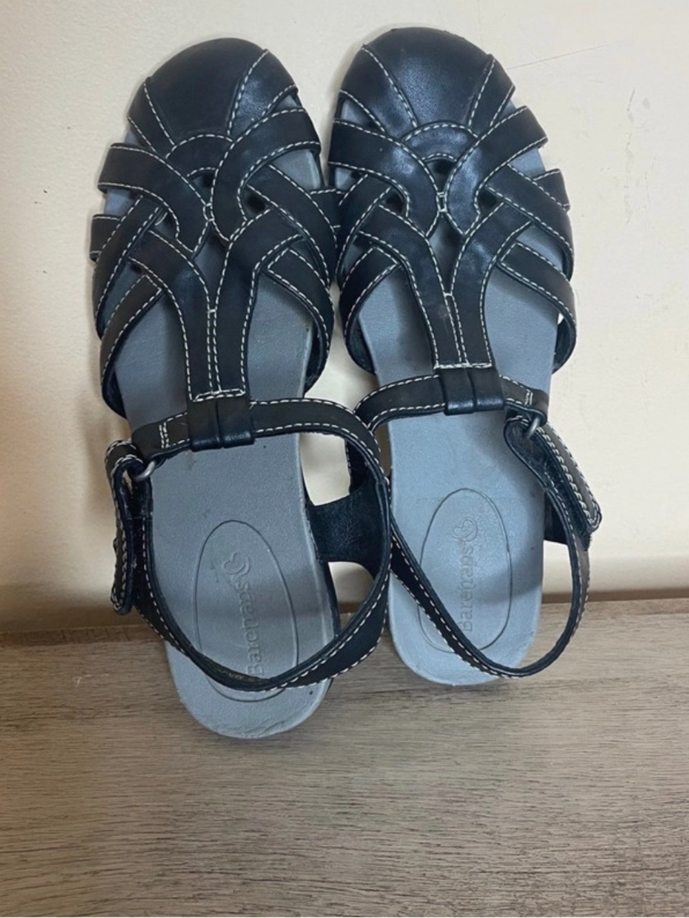 Bare Traps Black vegan leather Strappy Closed-Toe Sandals